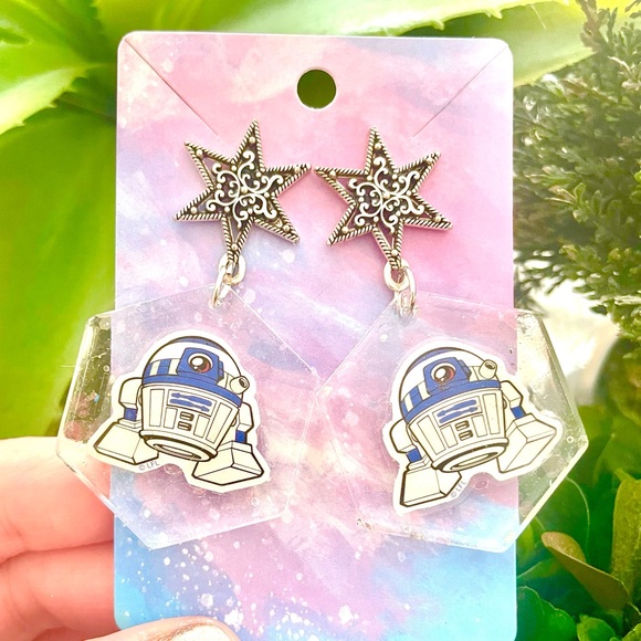 R2-D2 Acrylic Dangle Earrings - Picture 2 of 5